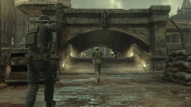 Illustration for article titled Order Metal Gear Online SCENE Expansion Early, Get Cardboard Box Head